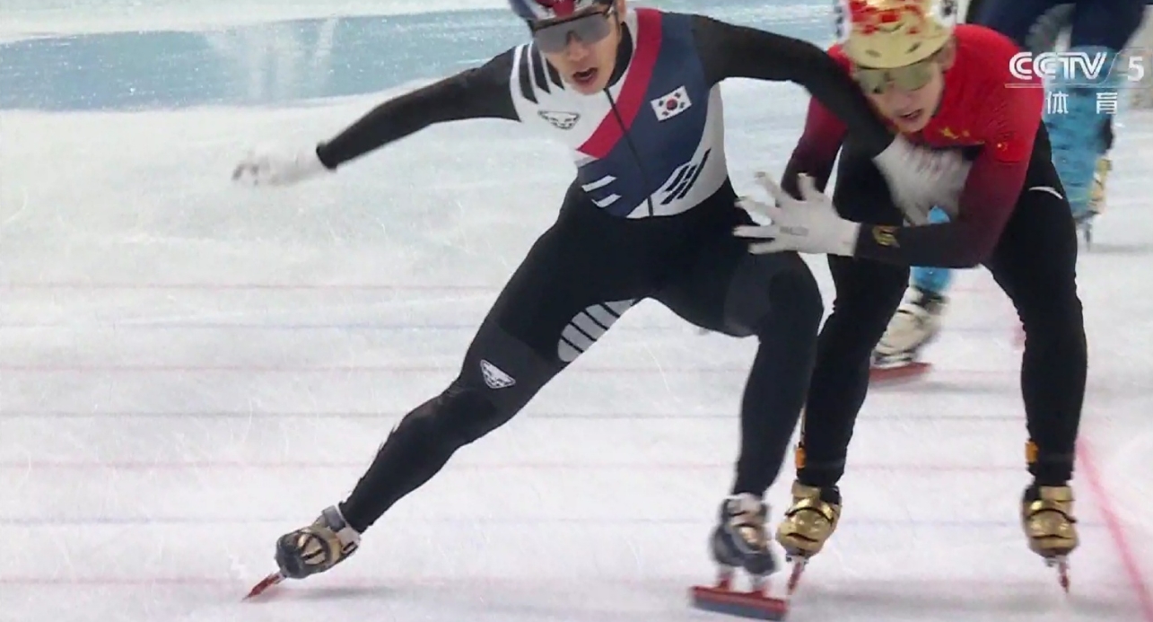 ?多家韩媒：林孝埈也上手了，裁判却只判罚了韩国队犯规